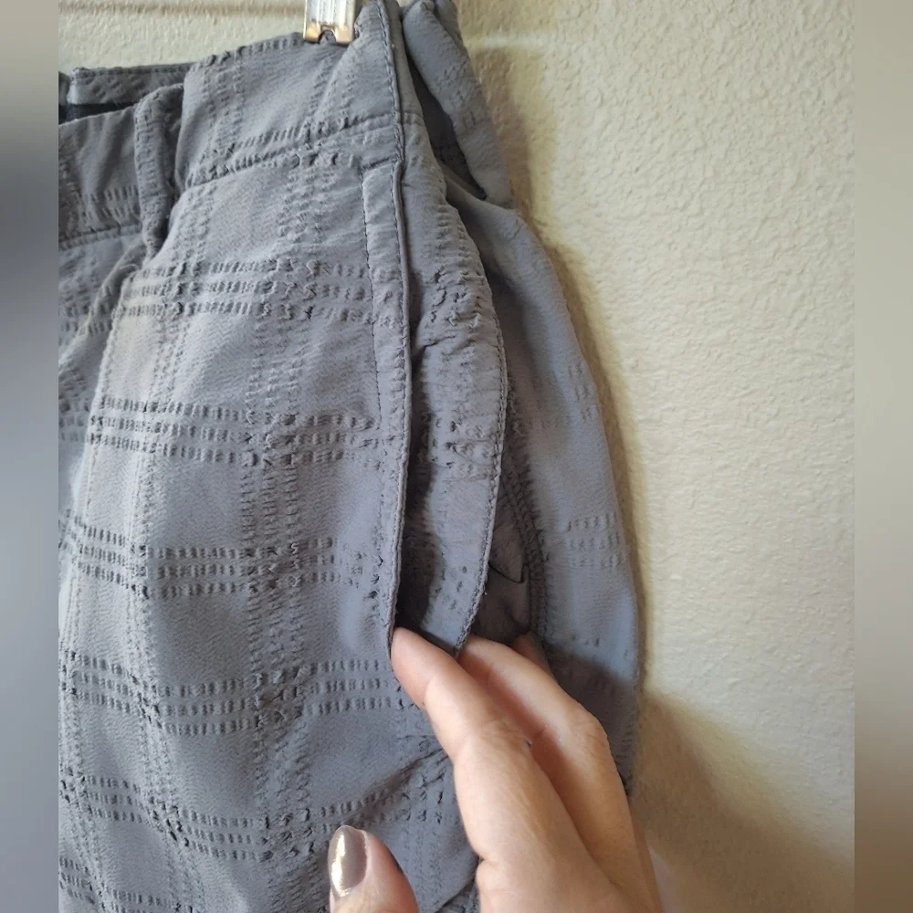 Tommy Bahama Mens Gray Textured Golf Shorts. Size 34